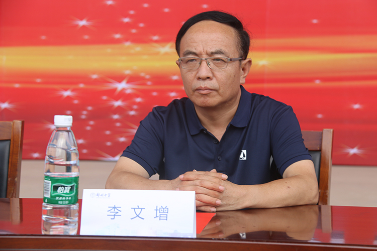 图8：郑州中学党总支副书记李文增.jpg