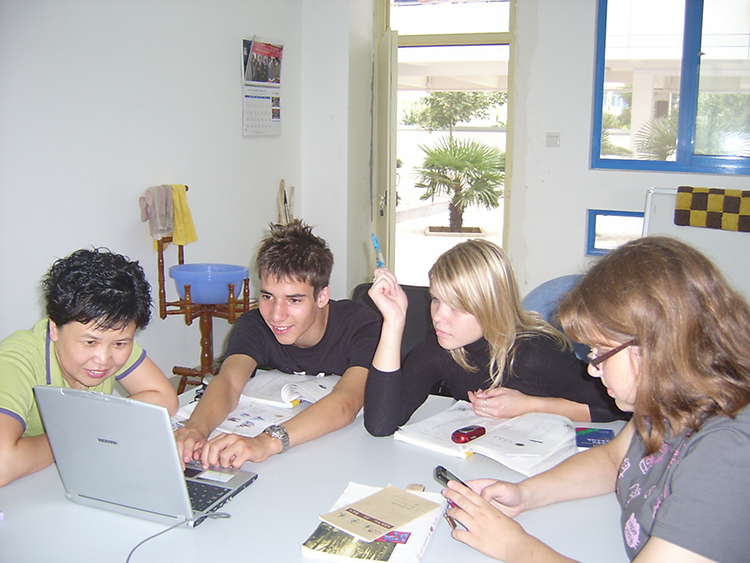 9 YFU项目外国留学生在我校学习.JPG