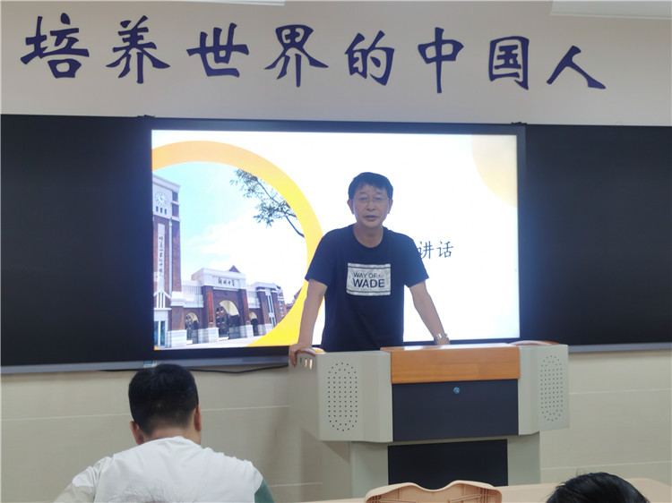 学校党委委员、副校长宋振国对新学期德育工作做讲话要求.jpg