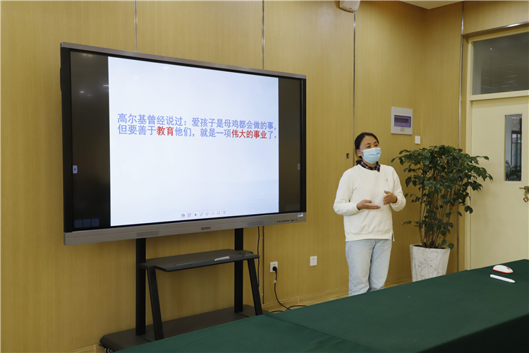 高三年级班主任代表李颖老师分享德育思考.JPG