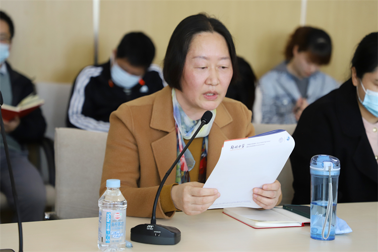 图片5：国际部科教室主任刘高利宣读《章程》.JPG