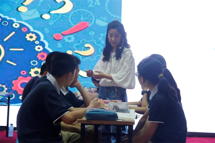 图片6--郑州中学宋捷老师的第三课时则将本单元主题教学推向了高潮.jpg