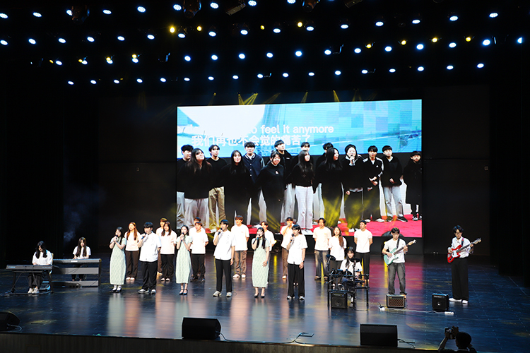 图片13：韩国留学生演唱民歌《茉莉花》.JPG
