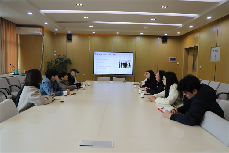 图片2：座谈会现场.JPG