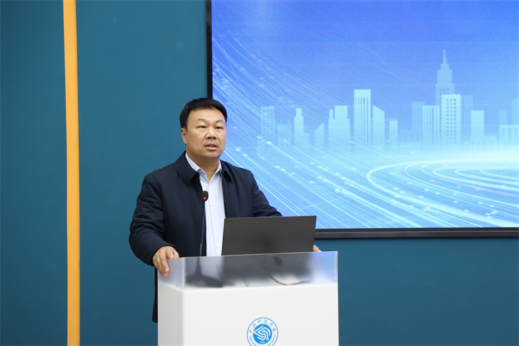 图片3：河南省教育厅合作处副处长、河南省教育国际交流协会副秘书长周朝霞致词.JPG