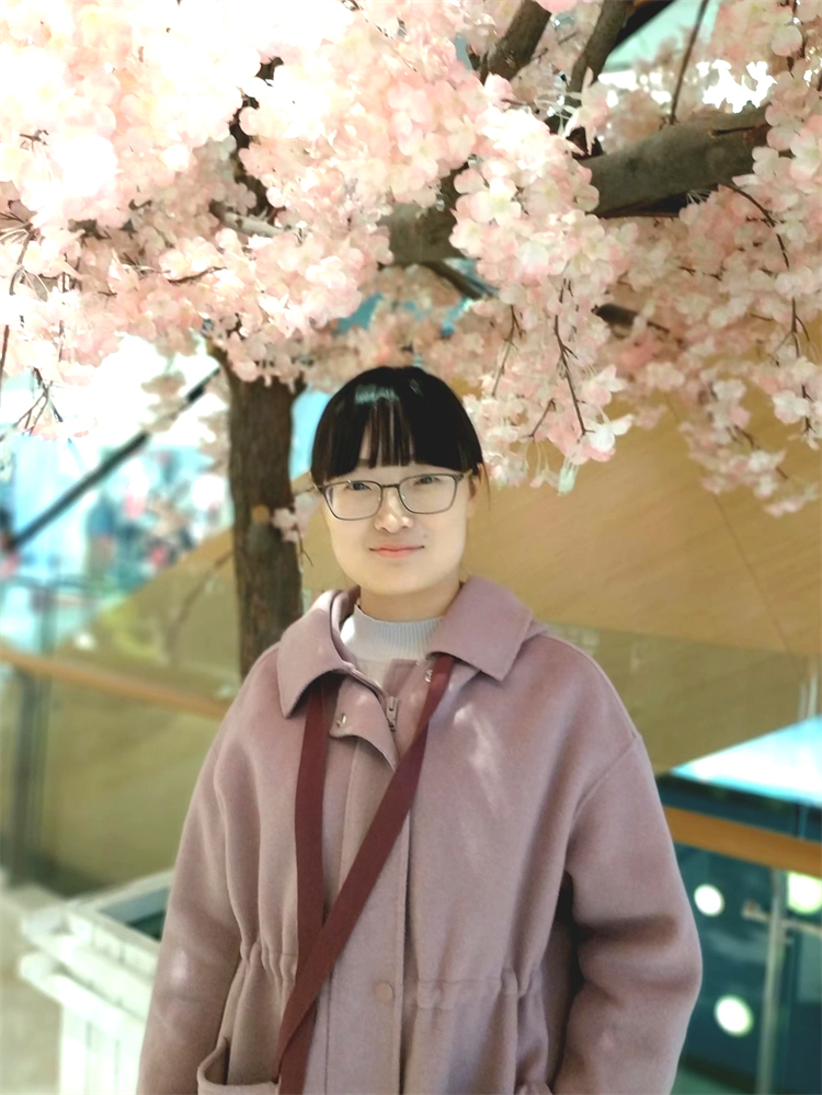 高中部高二年级数学组教师袁文倩.jpg