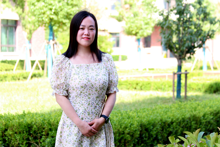 图片：高中部高三年级数学组教师王芳.jpg