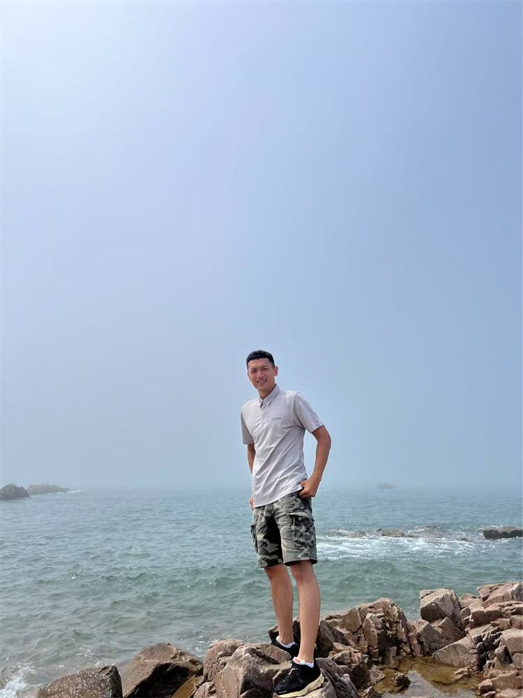 图片：高中部高一年级体育组教师李鑫淼.jpg