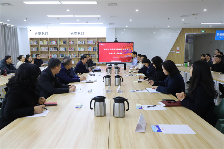 图片2：报告会现场.jpg