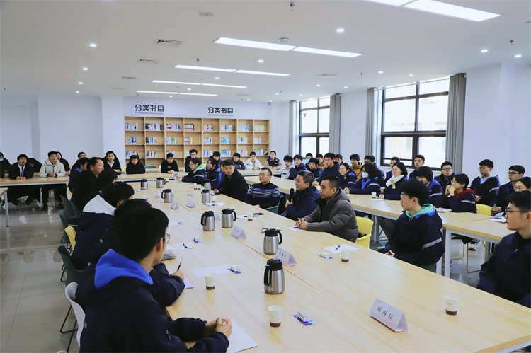 图片4：座谈会.jpg
