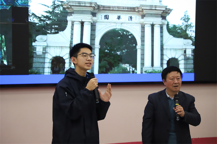 图片9：亲切互动.jpg