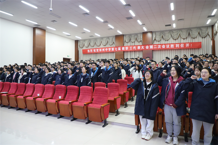 图片10：学生全体宣誓.jpg