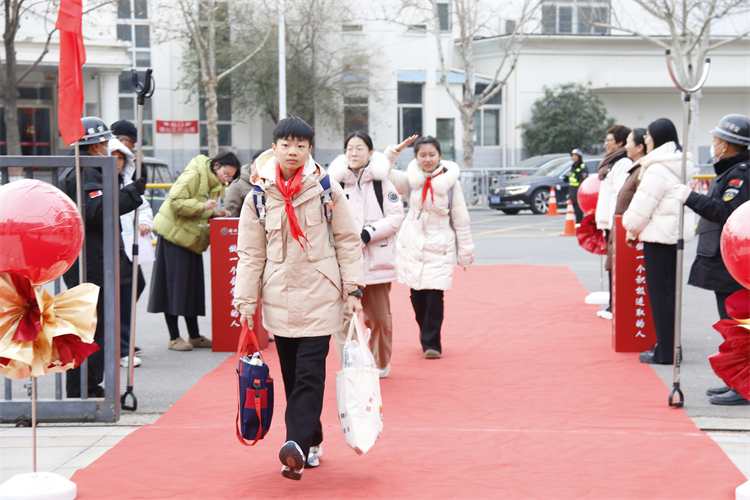 图片：迎接同学们的到来 (2).JPG