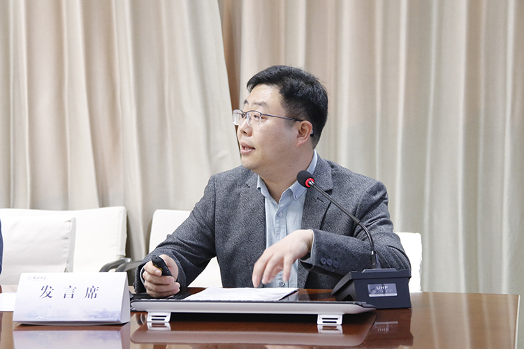 图片5：郑州中学梧桐校区(高新一中)教学副校长马卫民汇报.JPG