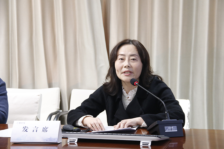 图片6：郑州中学初中部德育副校长韩颖汇报.JPG