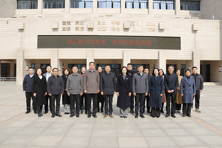图片13：合影留念.JPG