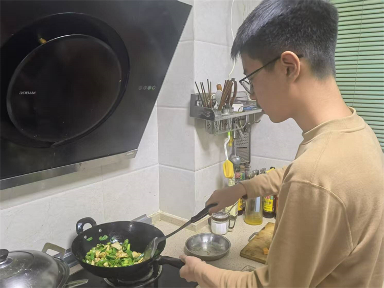 图片11：学炒菜.jpg