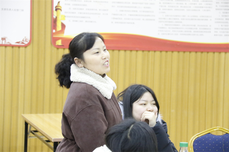 图片6：齐安敏老师进行总结.jpg