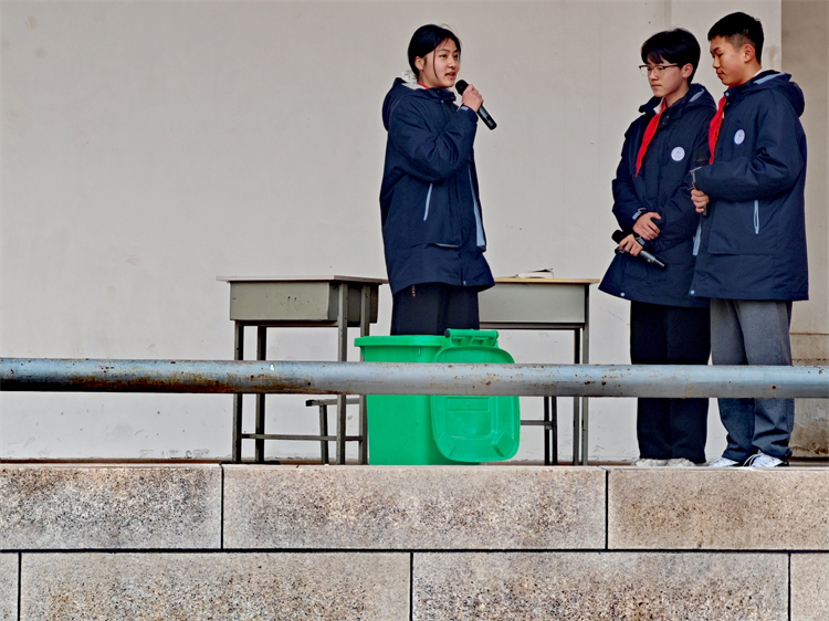图片九：自编自演情景剧.jpg