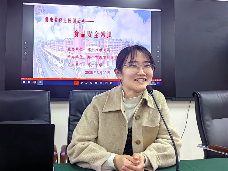 图片2 姬主任讲解.jpg