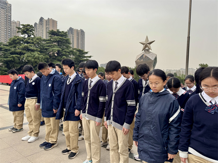 图2：默哀致敬.jpg