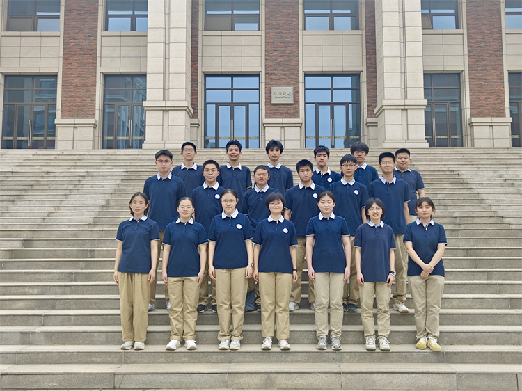 5获奖同学合照.jpg