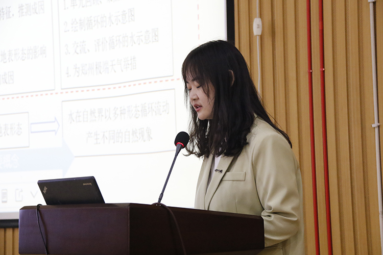 图7：王梦迪老师进行课例展示.JPG