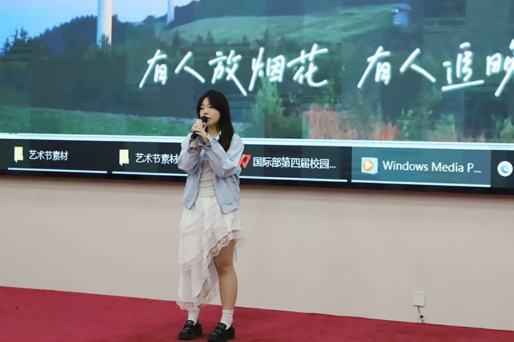图片8：独唱的《世界赠与我的》.JPG