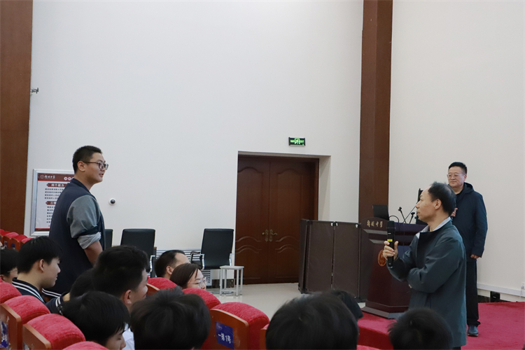图片3：互动交流.JPG