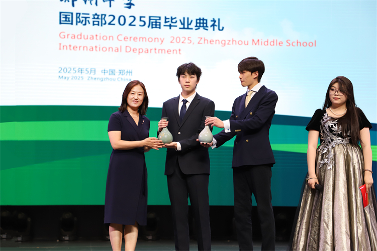 图片11：高三学子毕业赠礼.jpg
