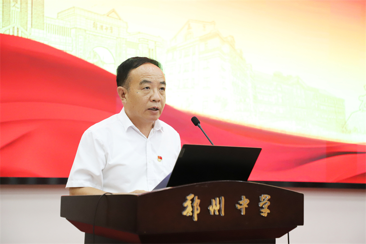 图8：党委副书记李文增宣读表彰名单.JPG