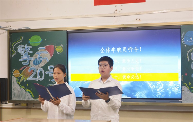 1762219108820451.jpg 图3:主持活动.jpg