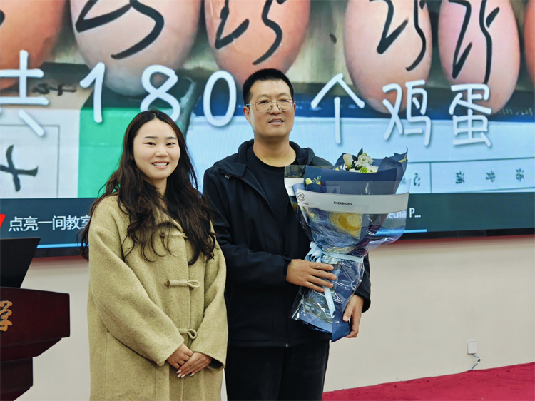 1762411604141380.jpg 图片6:师徒情深,教育薪火代代相传.jpg