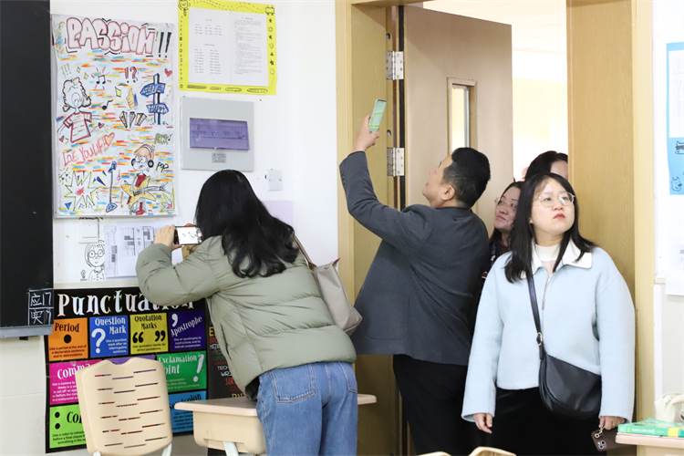 1763966864187797.jpg 深度体验国际班班级文化.jpg