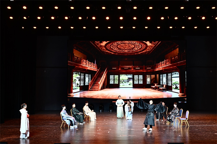 1765153335937684.jpg 图片3:《琵琶行》演出场景.jpg