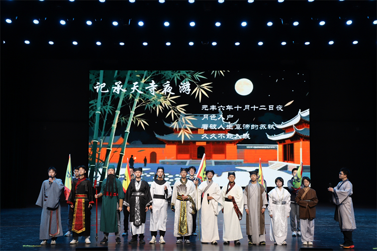 1765153511751568.jpg 图8:《苏东坡》演出场景.JPG