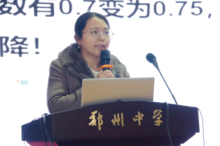 1765153796521854.jpg 图3学科备课组长进行分享交流.jpg