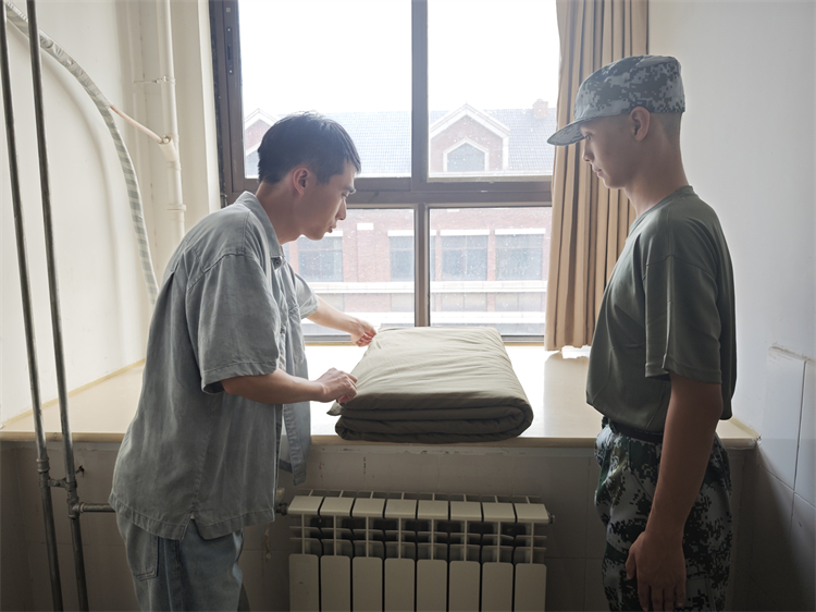 1776389960788381.jpg 图片2整理内务,培养良好习惯.jpg