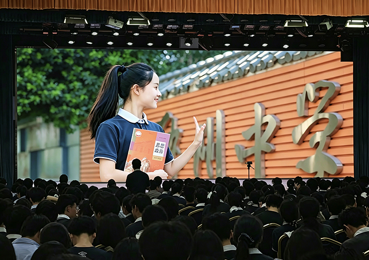 1782458980932075.jpg 图5:观看毕业视频.jpg
