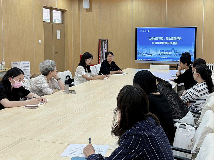 1790752332992702.jpg 图3:现场讨论交流.jpg