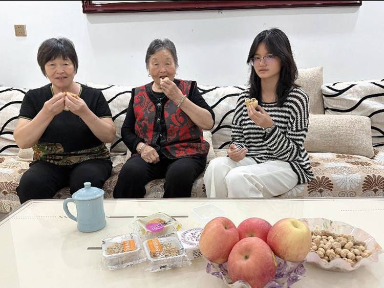图9：陪伴家人.jpg