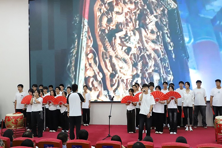 1791427521900414.jpg 图片9:高二5班《天地龙鳞》.JPG