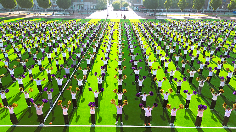 1791427846441850.png 图7:高二年级校园啦啦操.png