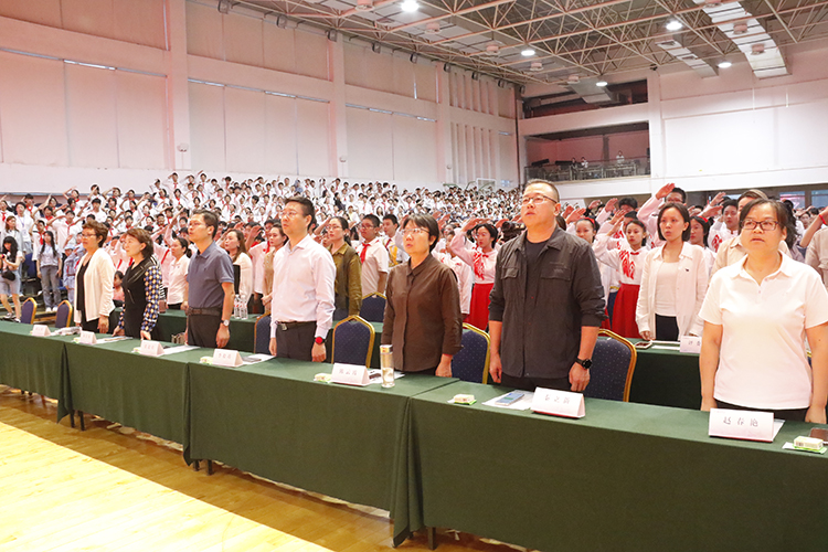1791441238985513.jpg 图1 师生奏唱国歌.JPG